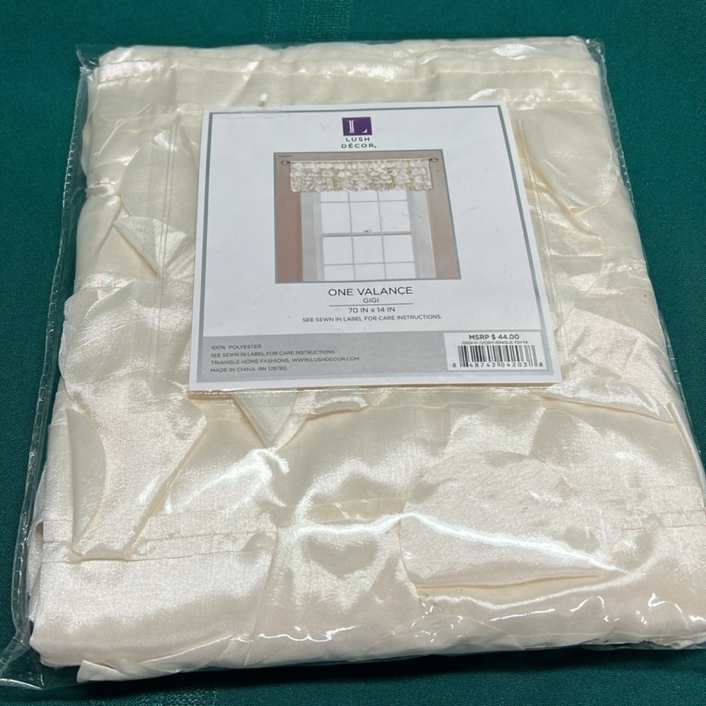 Ivory Gigi Valance 70”x14”